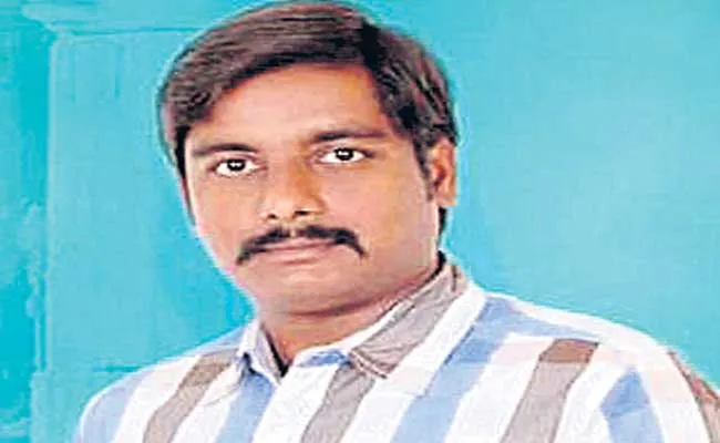 Software Engineer Last Breath In Road Accident At Uppal - Sakshi