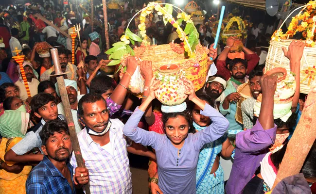 Surtapet Gollagattu Jatara 2021 Talasani Srinivas Yadav And Jagadish Reddy Visits - Sakshi