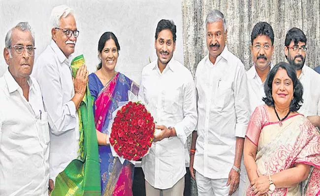 MLC Kalpalatha Reddy Meets CM YS Jagan - Sakshi