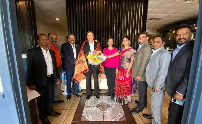 Telugu Leaders Felicitates Hon Consul General of India Mahajan - Sakshi