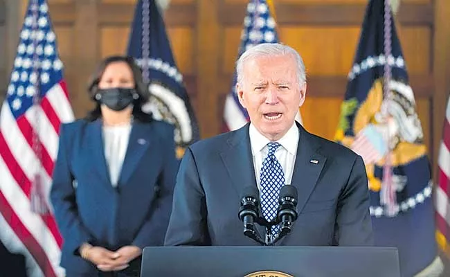 Joe Biden meets with Asian American leaders in Atlanta - Sakshi