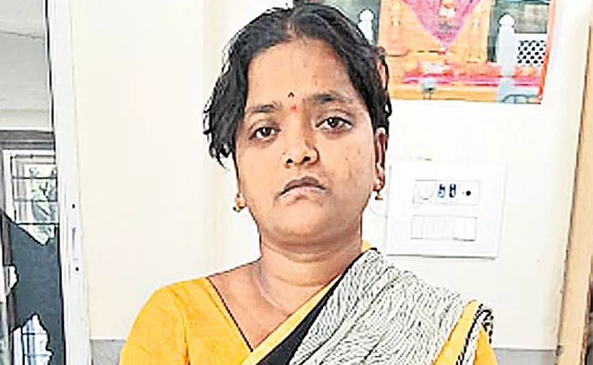 Banjara Hills Police Arrest Maid For Stealing Gold Ornaments - Sakshi