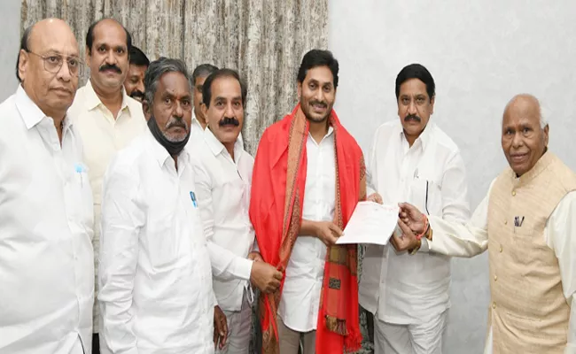 INTUC Leaders Meet CM YS Jagan Over Vizag Steel Plant Issue - Sakshi