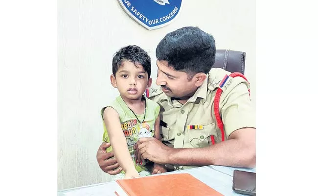 Missing Boy Safe With CI Ramesh In Quthbullapur - Sakshi