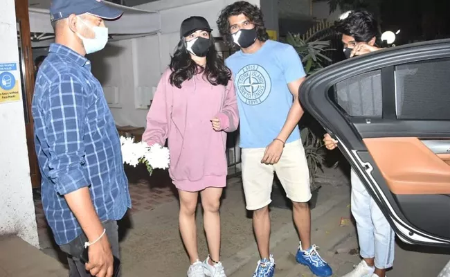 Vijay Deverakonda Dinner Date With Rashmika Mandanna Photos Viral - Sakshi