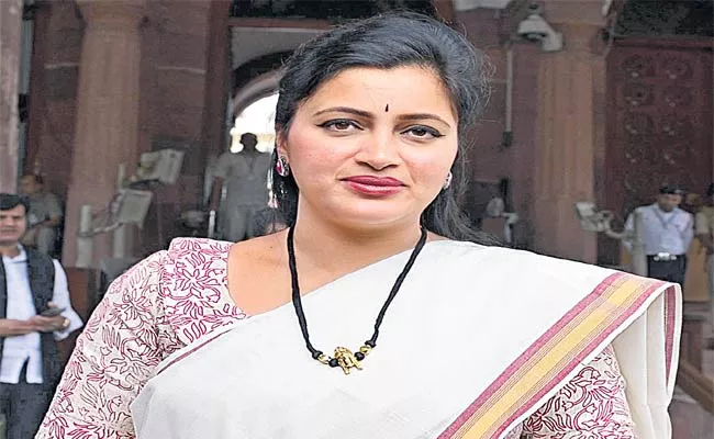 Navneet Kaur Fires On Arvind Sawant - Sakshi