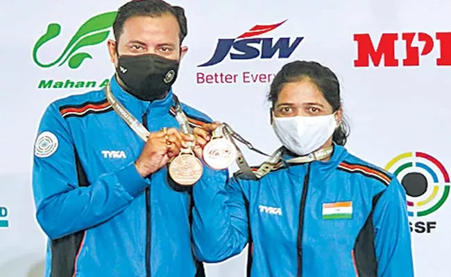 Shooting World Cup: India Take Gold in 50m Rifle - Sakshi