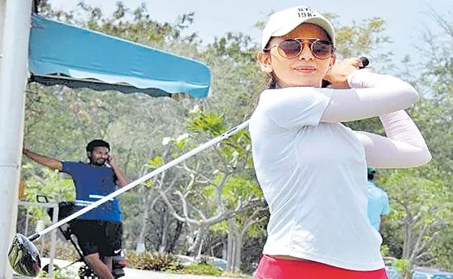 Rakul Preet Singh Talks About Life Lessons From Golf - Sakshi