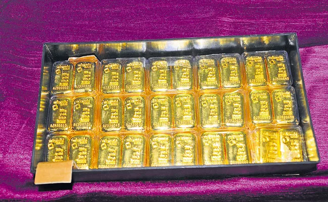 Gold worth above Rs 6crore was seized in kurnool - Sakshi