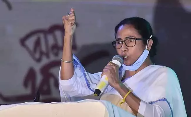 Bengal CM Mamata Benarjee targets BJP is bringing gundas from UP - Sakshi