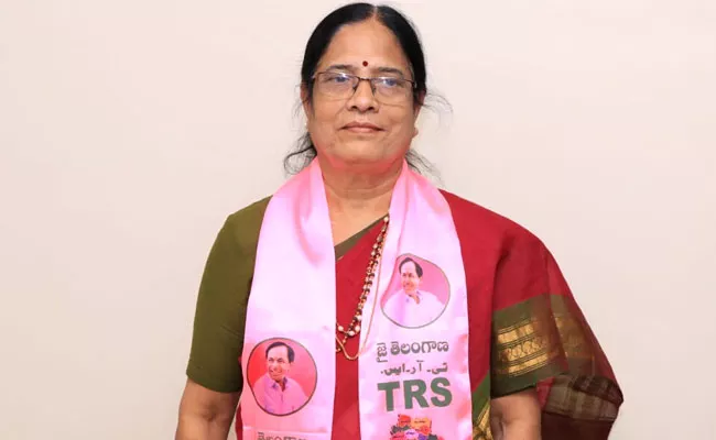 Trs MLC Surabhi vani Tests Positive For Corona - Sakshi