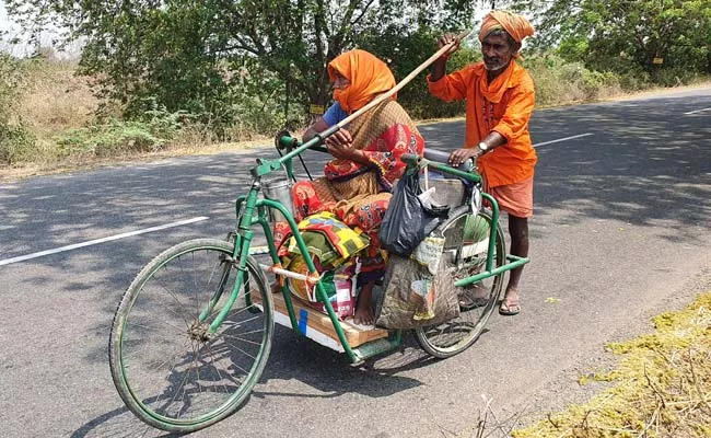 Husband Look After Wife Who Unable To Walk Guntur District - Sakshi