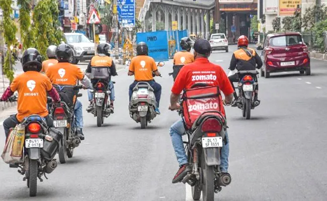 Two Swiggy Delivery Boys Arrested For Breaking Houses And Stealing In Noida - Sakshi