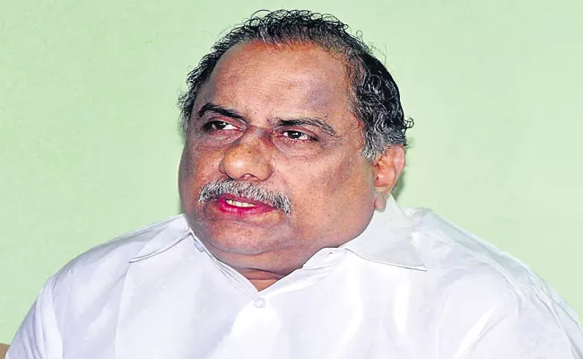 Mudragada Padmanabham To The Railway Court For Tuni Train Incident - Sakshi