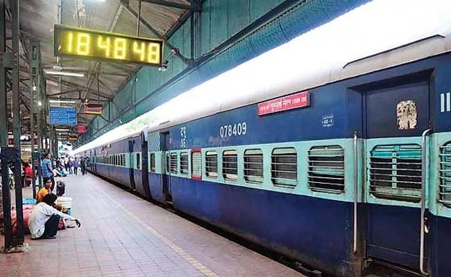 Railway Platform Ticket Raised In Mumbai - Sakshi