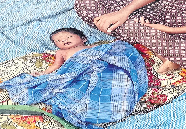 Baby Died Suspiciously In Medak  - Sakshi