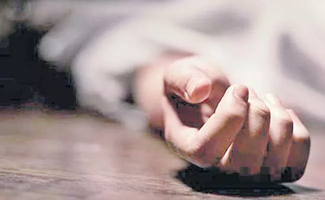 Lovers Attempt Suicide by Consuming Poison, Girl Dies, Boy Serious In Warangal District - Sakshi