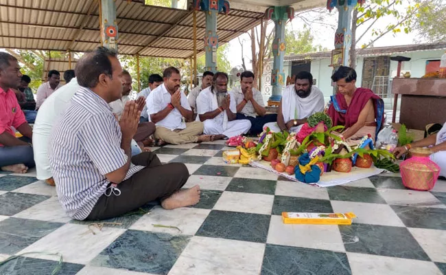 MLA RK Roja Undergo Surgery Fans Perform Maha Mrityunjaya Homam - Sakshi