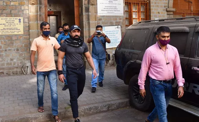 Actor Ajaz Khan Detained In Mumbai In Drugs Case - Sakshi