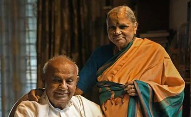 Former PM HD Deve Gowda, wife Chennamma test positive for coronavirus - Sakshi