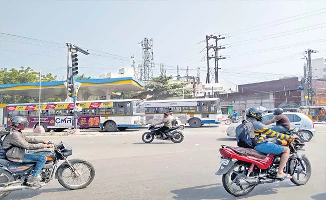 Heavy Traffic Jam In Hyderabad  People Facing Trouble With Traffic - Sakshi