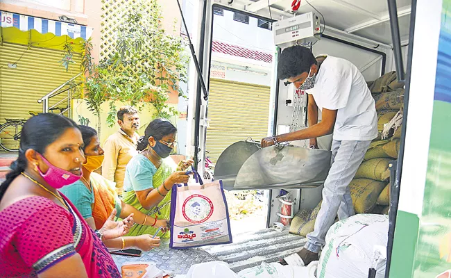 Huge Applause to quality rice distribution for poor - Sakshi