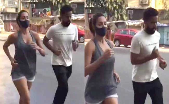 Malaika Arora gets slammed for jogging In The Middle Of The Road - Sakshi