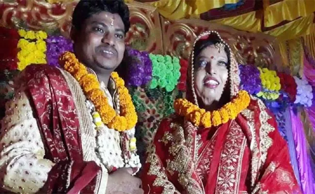 Man Marries Acid Attack Victim After Love In Orissa - Sakshi