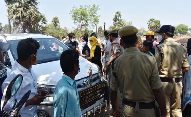 Muslims From Manukota District Intercepted Collector Vehicle - Sakshi