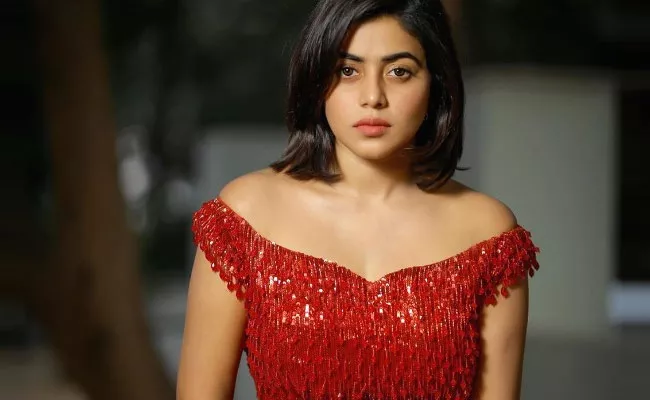 Actor Showed Me How To Take Drugs On Sets : Heroine poorna  - Sakshi