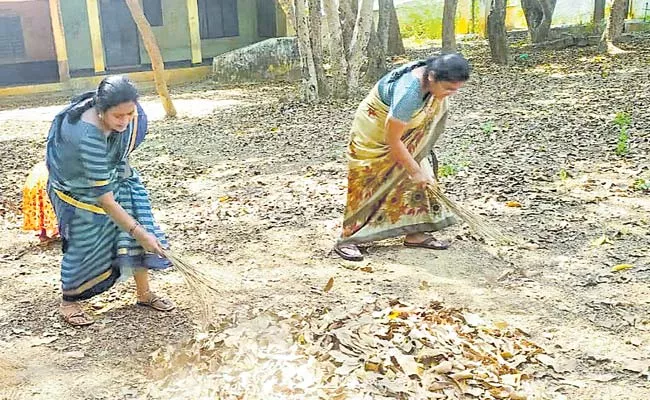 Teachers Made To Clean In Sattupalli Govt School - Sakshi