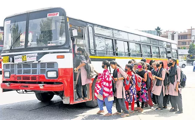 RTC free buses for school students In Andhra Pradesh - Sakshi