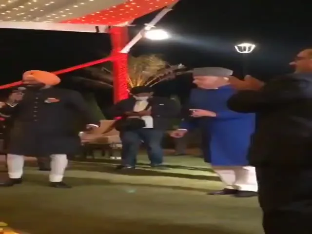 Watch Video: Farooq Abdullah Dances With Captain Amarinder Singh In Wedding