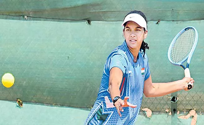 Sowjanya Bavisetti Enter to Finals Womens Tournament - Sakshi