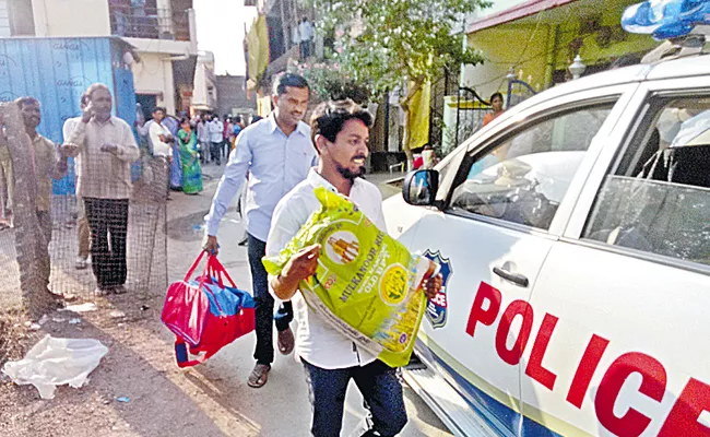 IT Officials Raids In RMP Doctors House In Husnabad Series 66 Lakhs - Sakshi