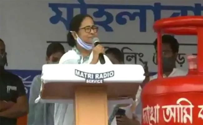 Mamata Banerjee Slams On BJP Over BJP Looting People - Sakshi