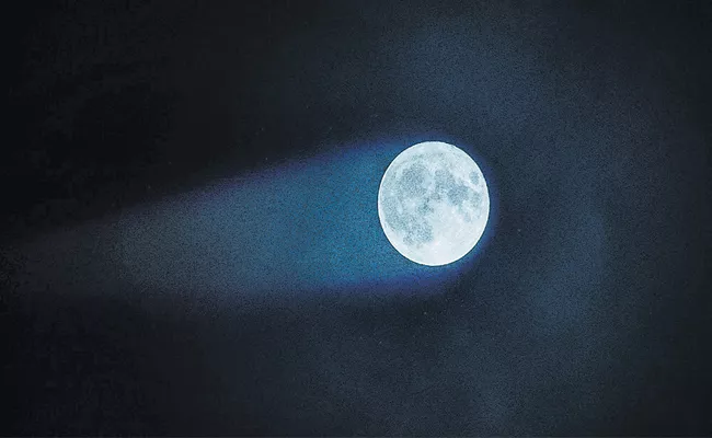 Moon Has A Tail That Sends Beams Across Earth - Sakshi