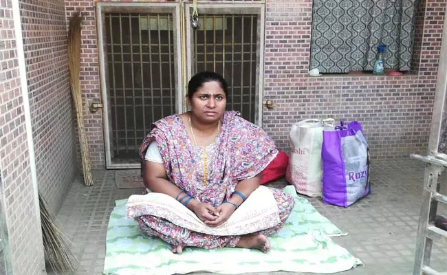 Woman Protest In Front Of Husband House In Vizianagaram - Sakshi