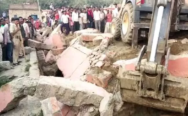 Wall Collapsed Six Life Ends In Khagaria District Bihar - Sakshi