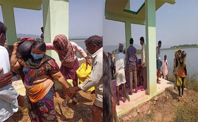 Daughters Completed Funeral For Their Parents In Khammam - Sakshi