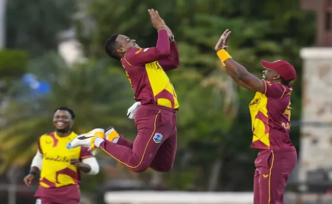 West Indies vs Sri Lanka Fabian Allen Spectacular Return Catch T2O - Sakshi