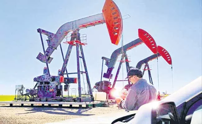 Oil price rises above 70 Dollers after attacks on Saudi oil facilities - Sakshi