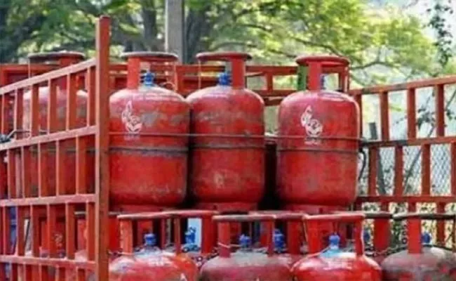 Govt Likely To Provide 3 Free LPG Cylinders To Ujwala Holders - Sakshi