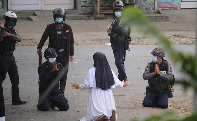 Photo Of Myanmar Nun Pleading With Military Goes Viral - Sakshi