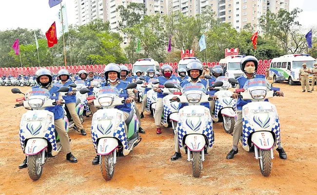 Patrolling vehicles to provide immediate protection to women in AP - Sakshi