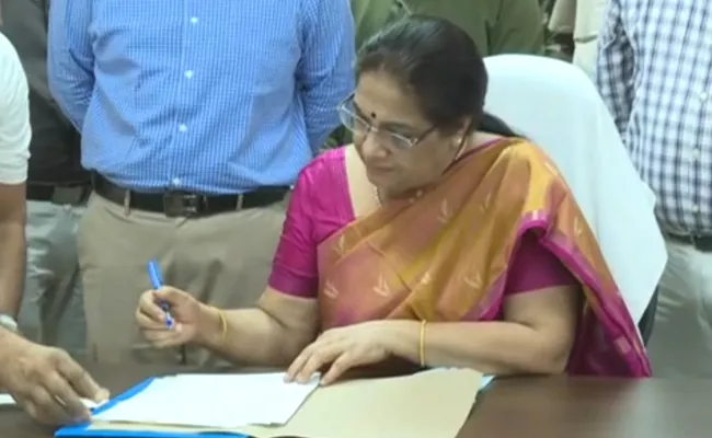 Neelam Sahani Took Charge As The Ap Election Commissioner - Sakshi