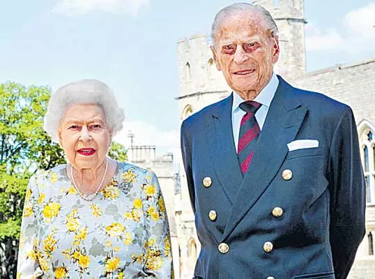 Queen Gayatri Devi sent Alphonso mangoes for Prince Philip - Sakshi