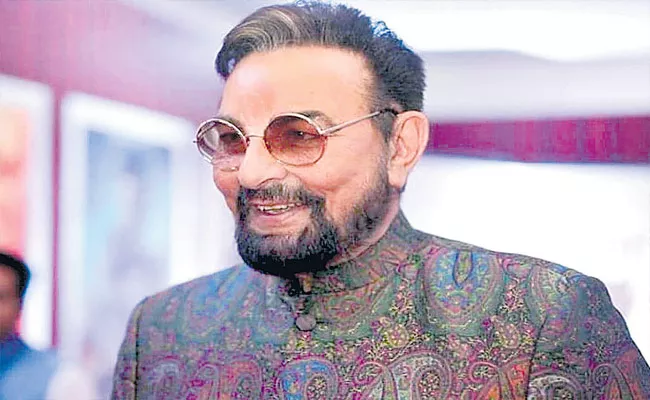 Kabir Bedi Sensational Comments On Bollywood In front Of Salman - Sakshi