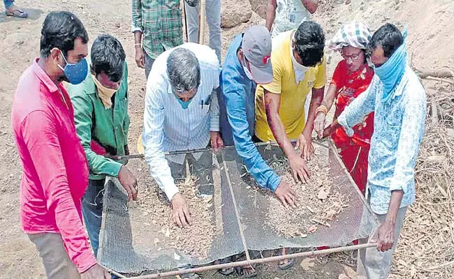 Gold And Silver Treasure Hunt Continues In Venture Pembarthy Jangaon - Sakshi