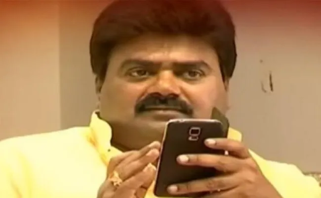 TDP Leader Kuna Ravi Kumar Escape From Police - Sakshi